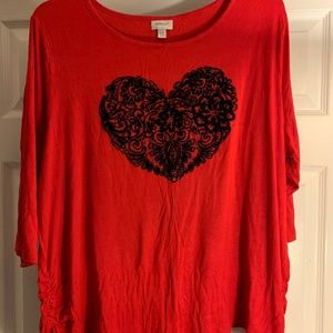 THREE-QUARTER SLEEVE BOATNECK TOP W/HEART